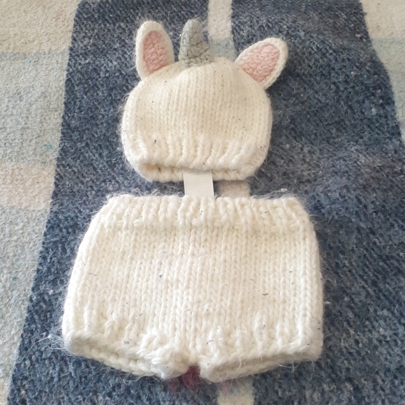 Unicorn baby outfit. (Bin4) - Picture 2 of 3